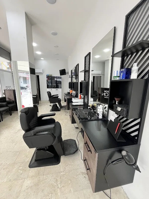 SALOON MOON BARBER CLUB