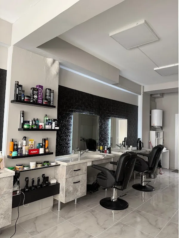 SALOON SAÇLI
