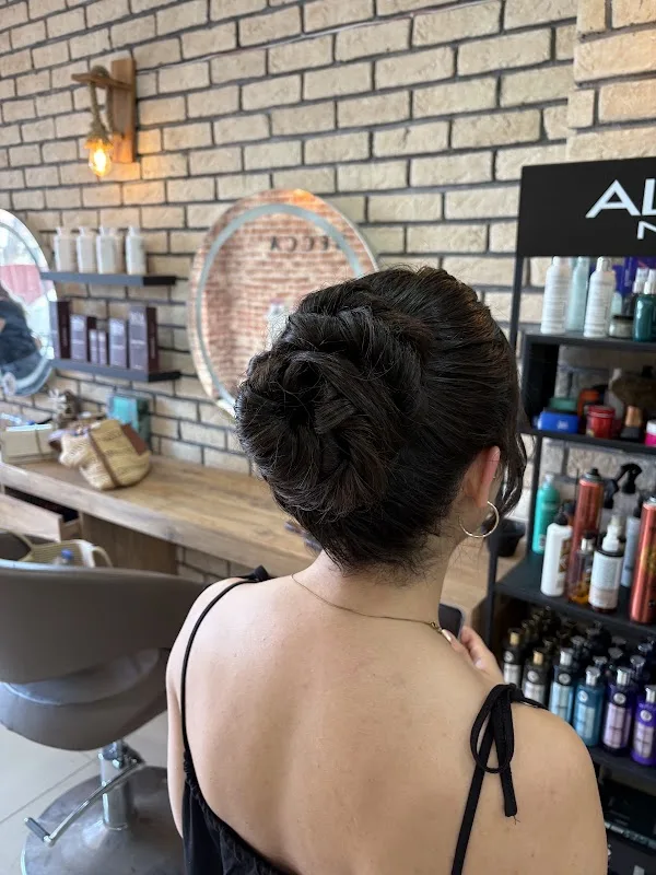 Saloon Becca