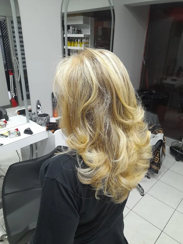 BLONDE BAYAN KUAFÖR