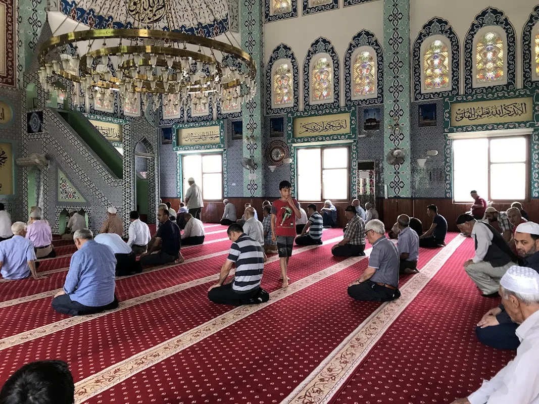 Aydınlar Cami