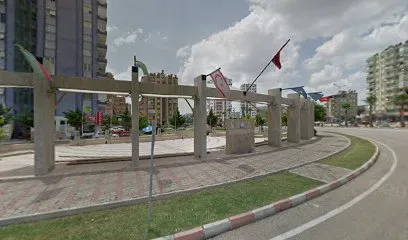 Türk Büyükleri Meydanı