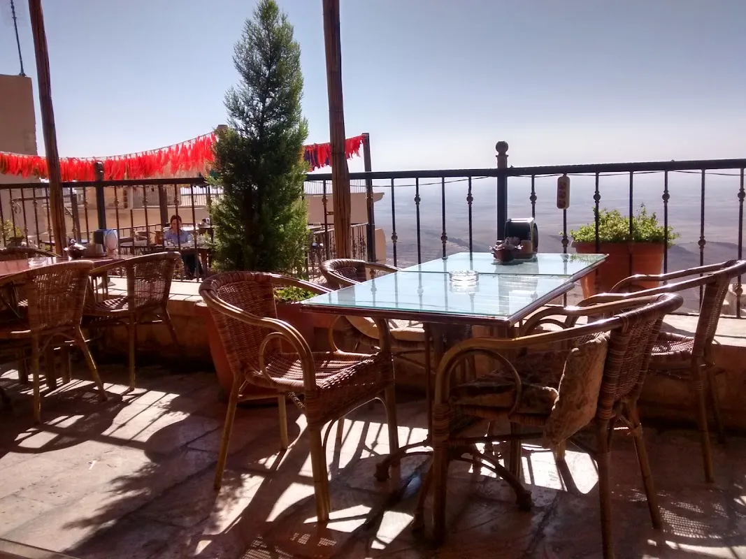Mir Han Cafe Restoran