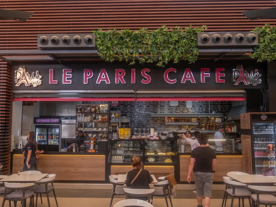 LE PARİS CAFE