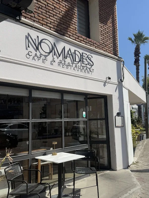 NOMADES Cafe & Restaurant