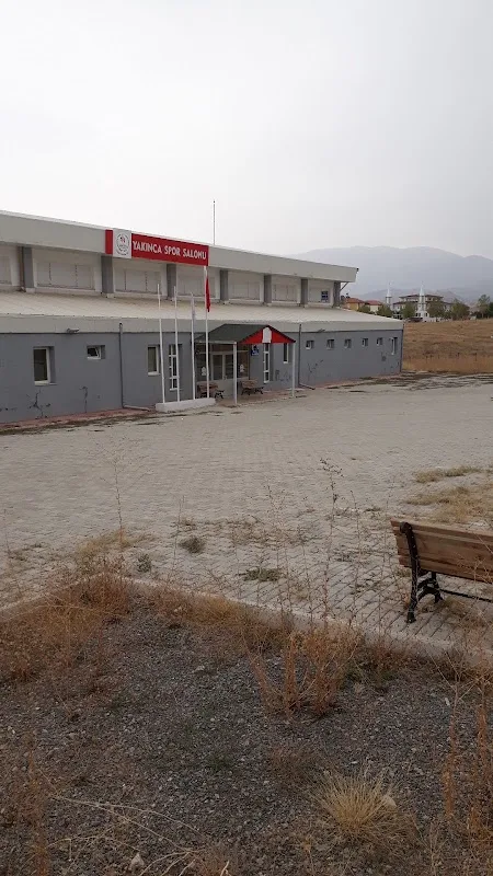 Yakınca Spor Salonu