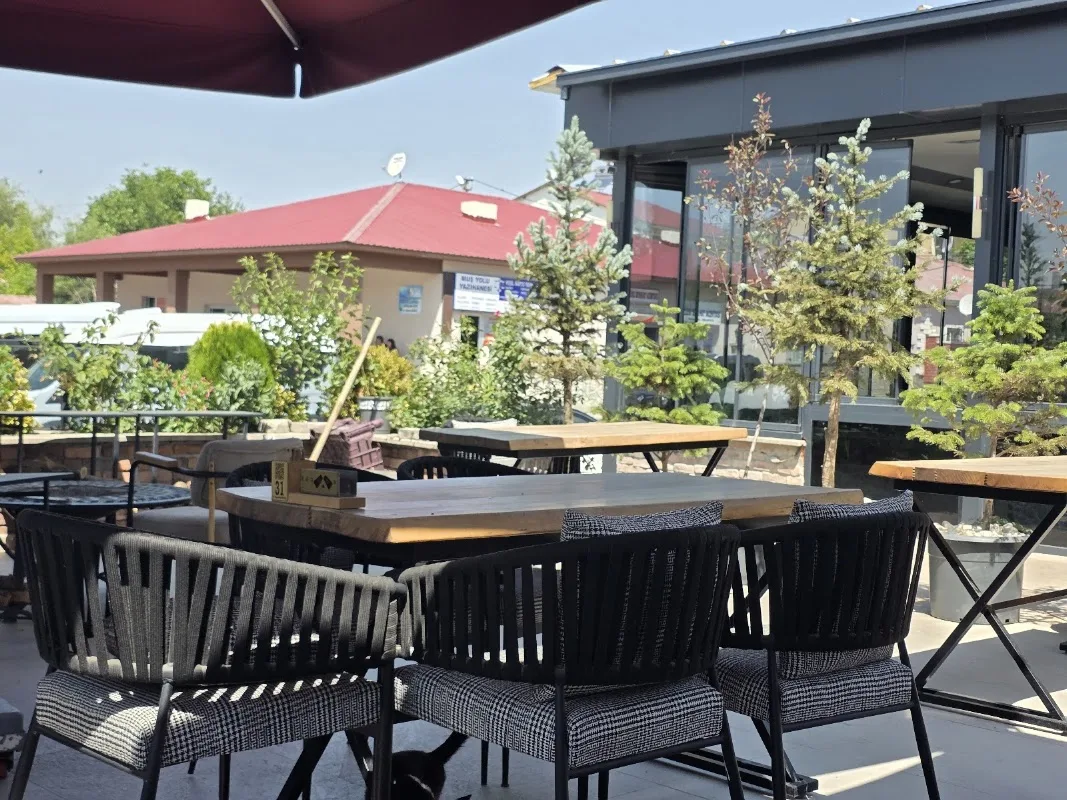 Raqoon Cafe & Otel