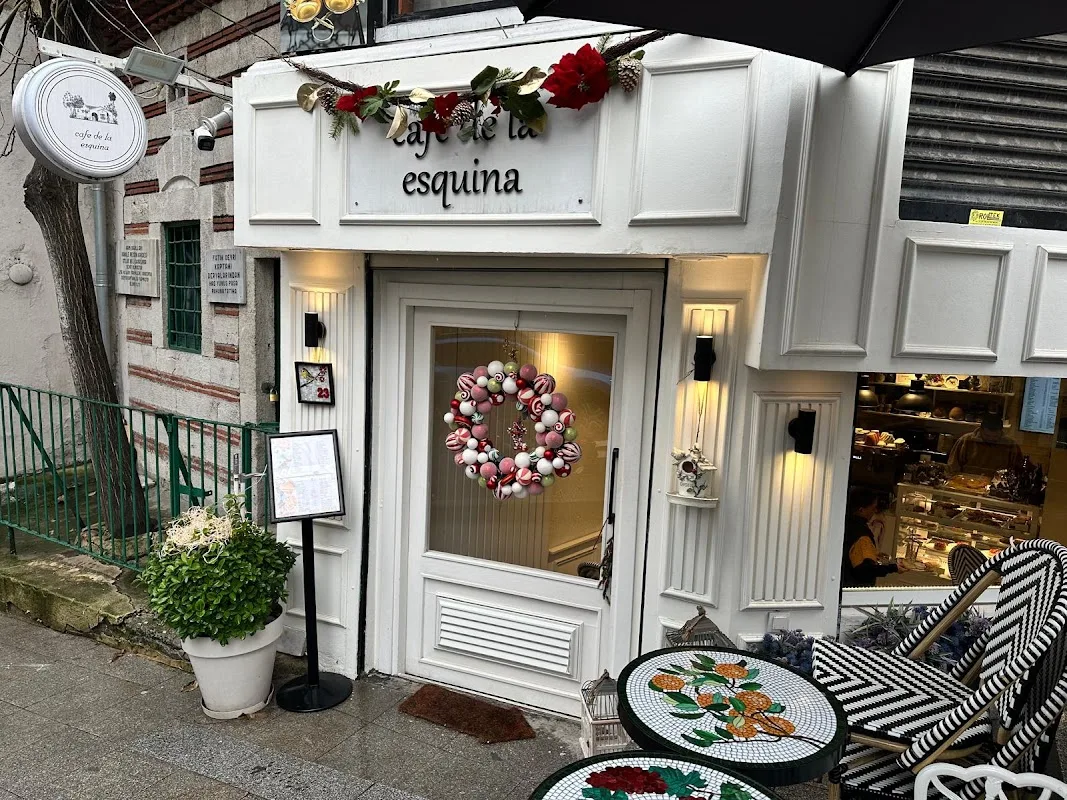 Cafe De La Esquina