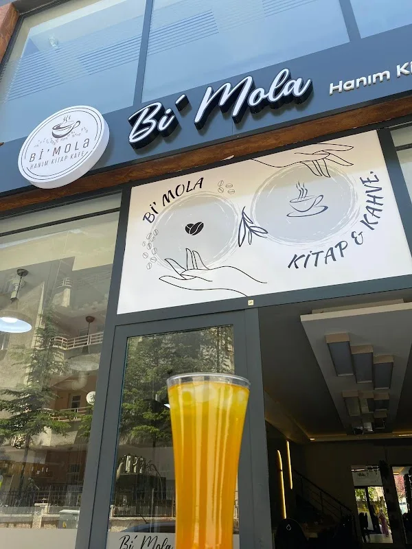 Bi'Mola Hanım Kitap Kafe