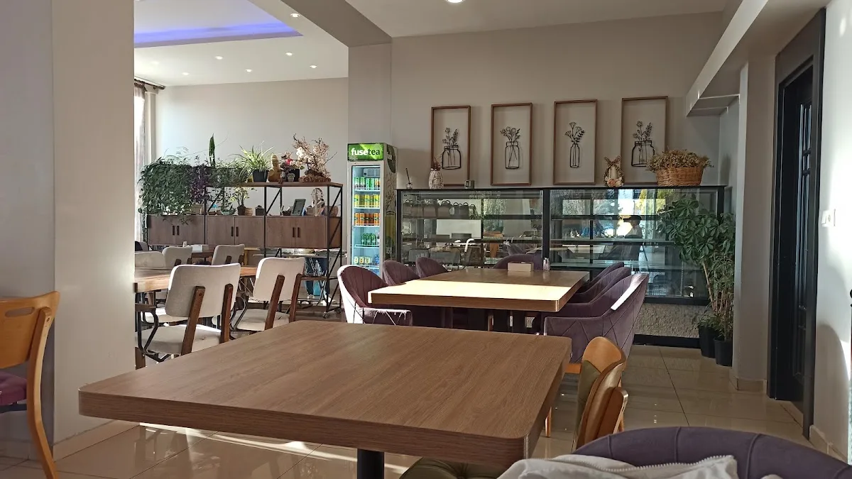 Mor salkım yemek evi