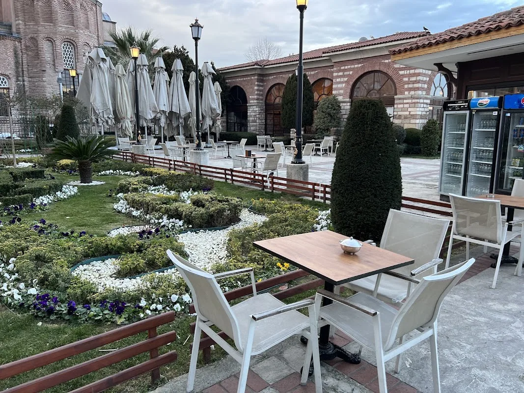 Zeyrek İstanbul Kitap Cafe