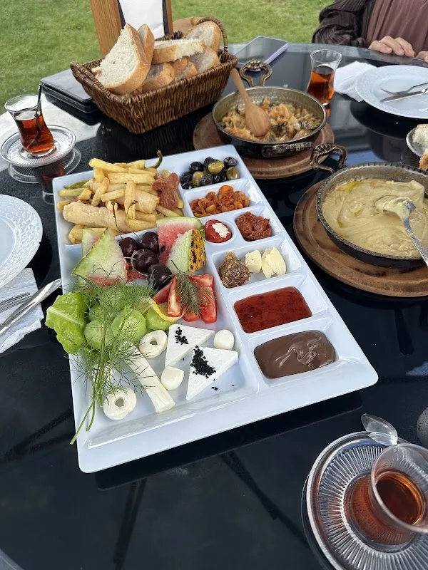 Cafe Çınaralti
