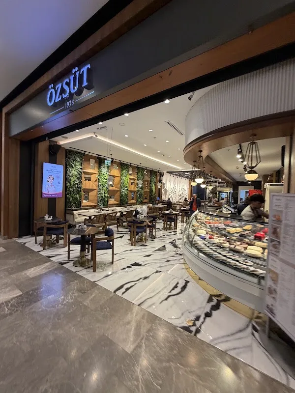 ÖZSÜT Piazza Avym