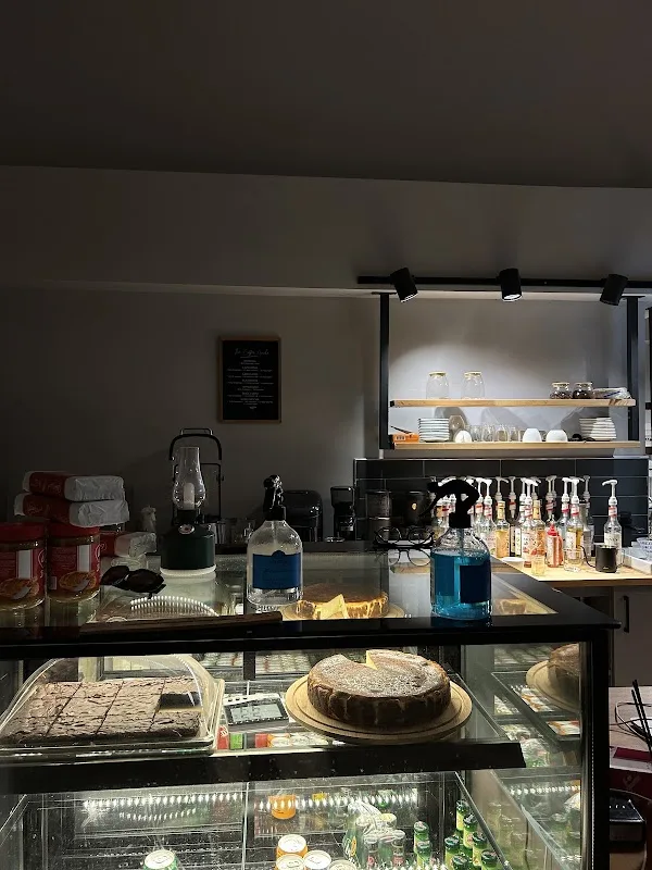 FLAT COFFEE & CAKE