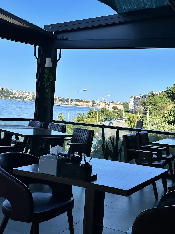Hebb Cafe & Bistro