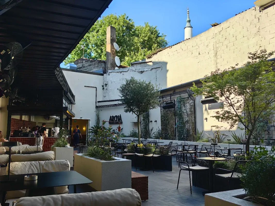 Archa Coffee Bakery Garden