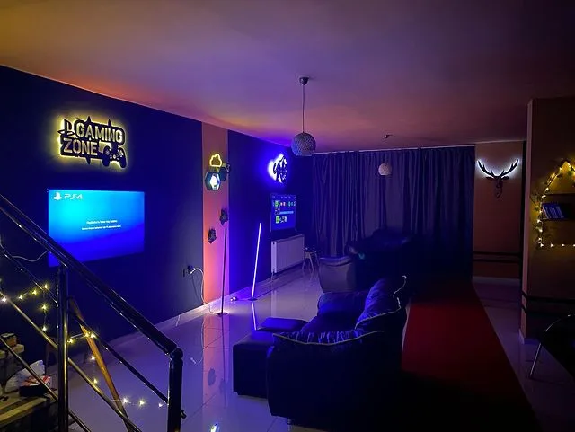 FLY GAME HOUSE PLAYSTATION CAFE