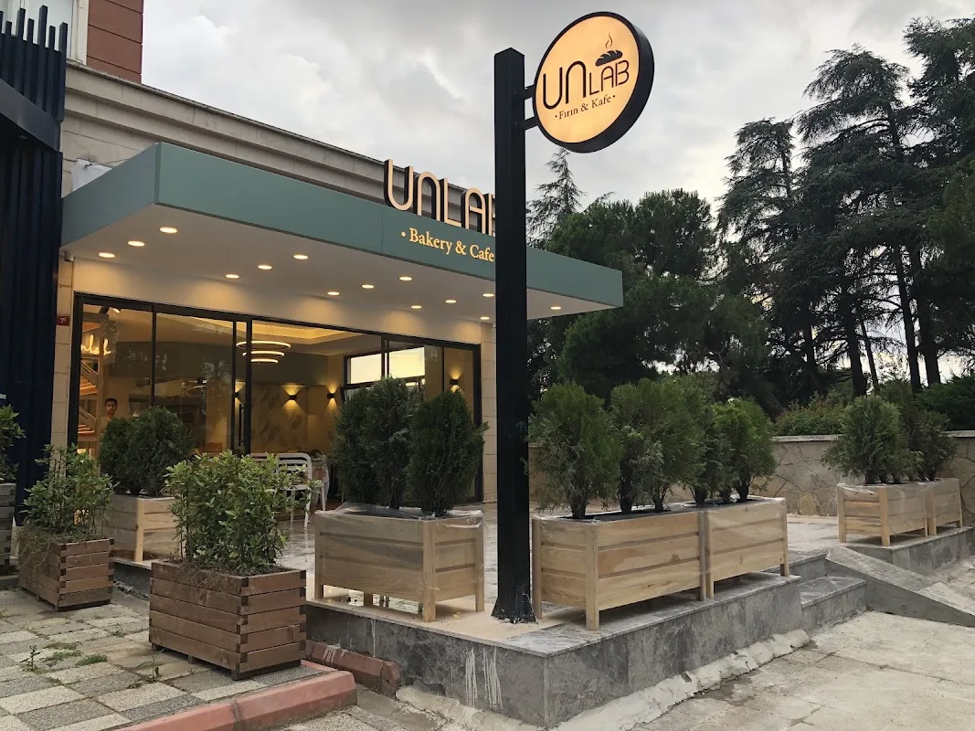Unlab Bakery & Cafe
