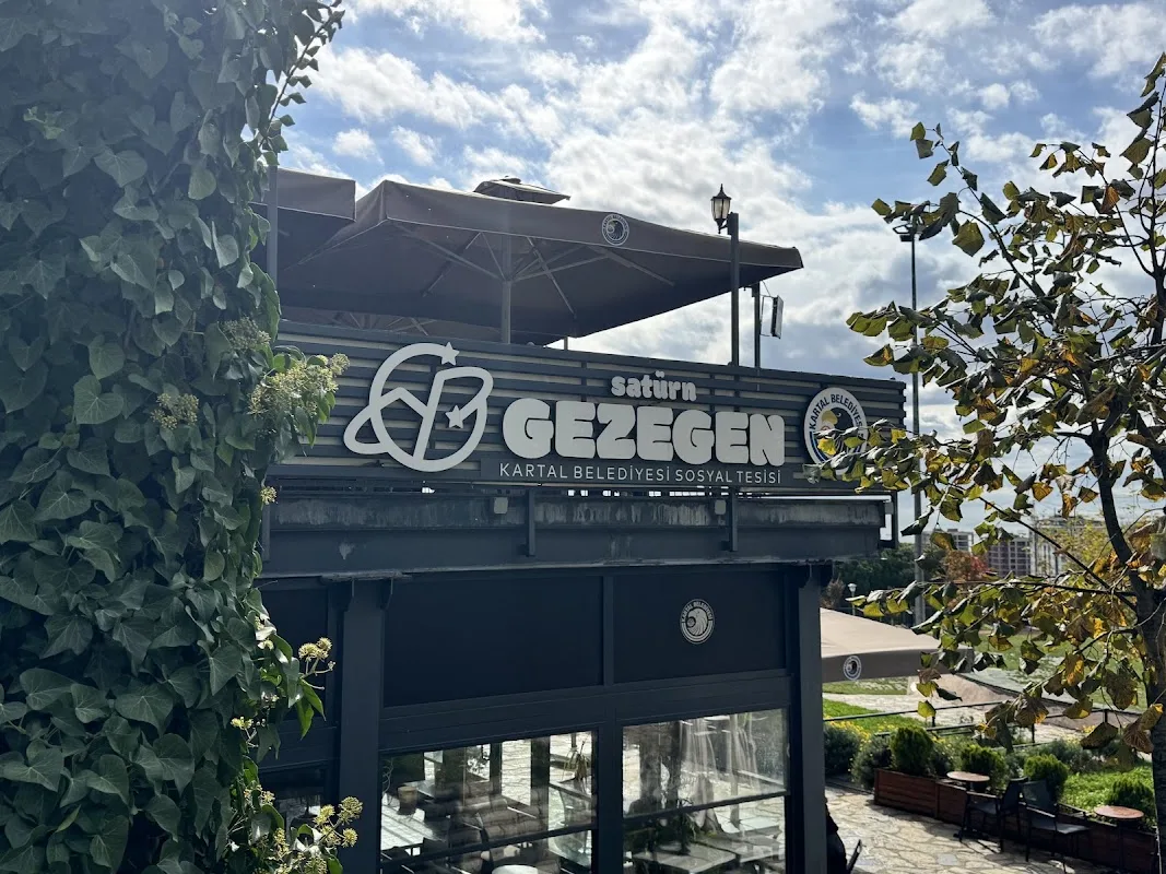 Satürn Gezegen Cafe