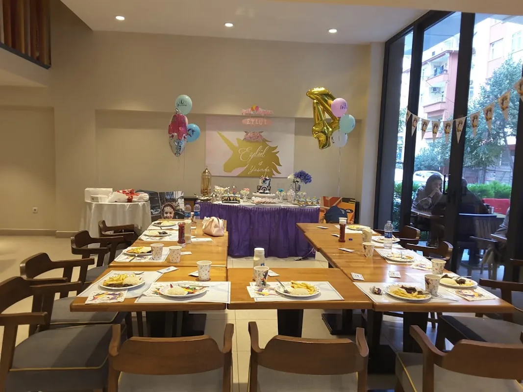 Kıyı Pastanesi & Cafe Restaurant
