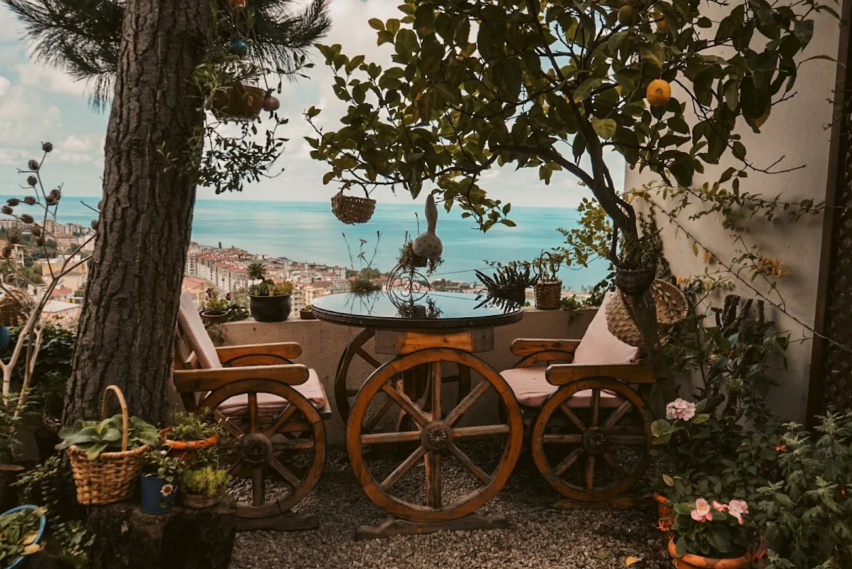 Orta Mahalle Seyir Terası