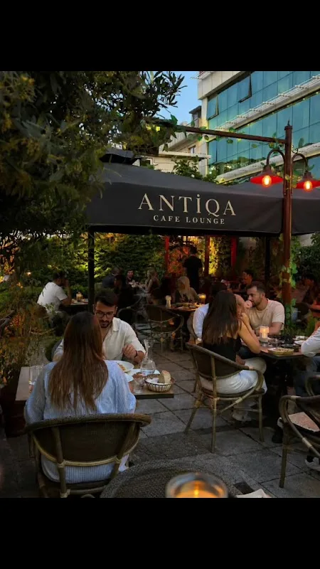 ANTIQA Cafe - Lounge