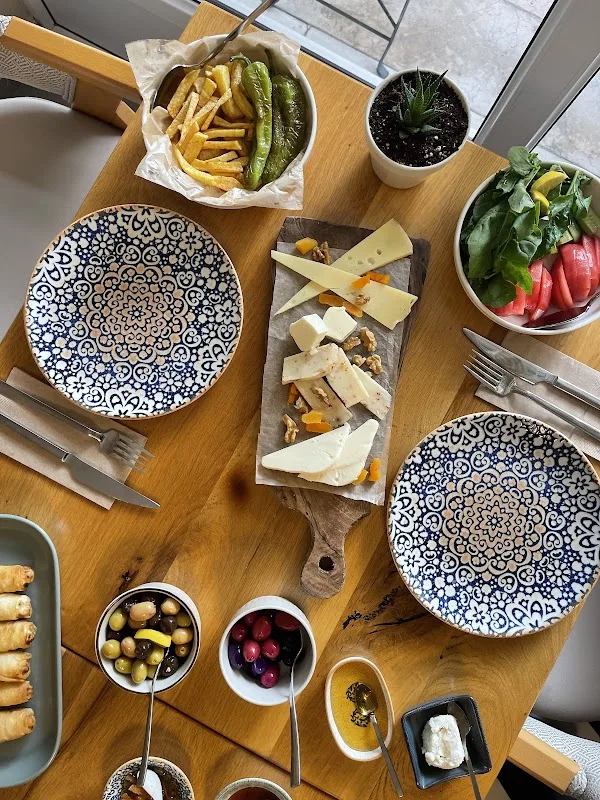 Maluvi Meze Cafe
