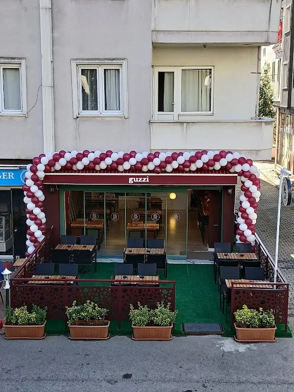 Guzzi Coffee & Croissant