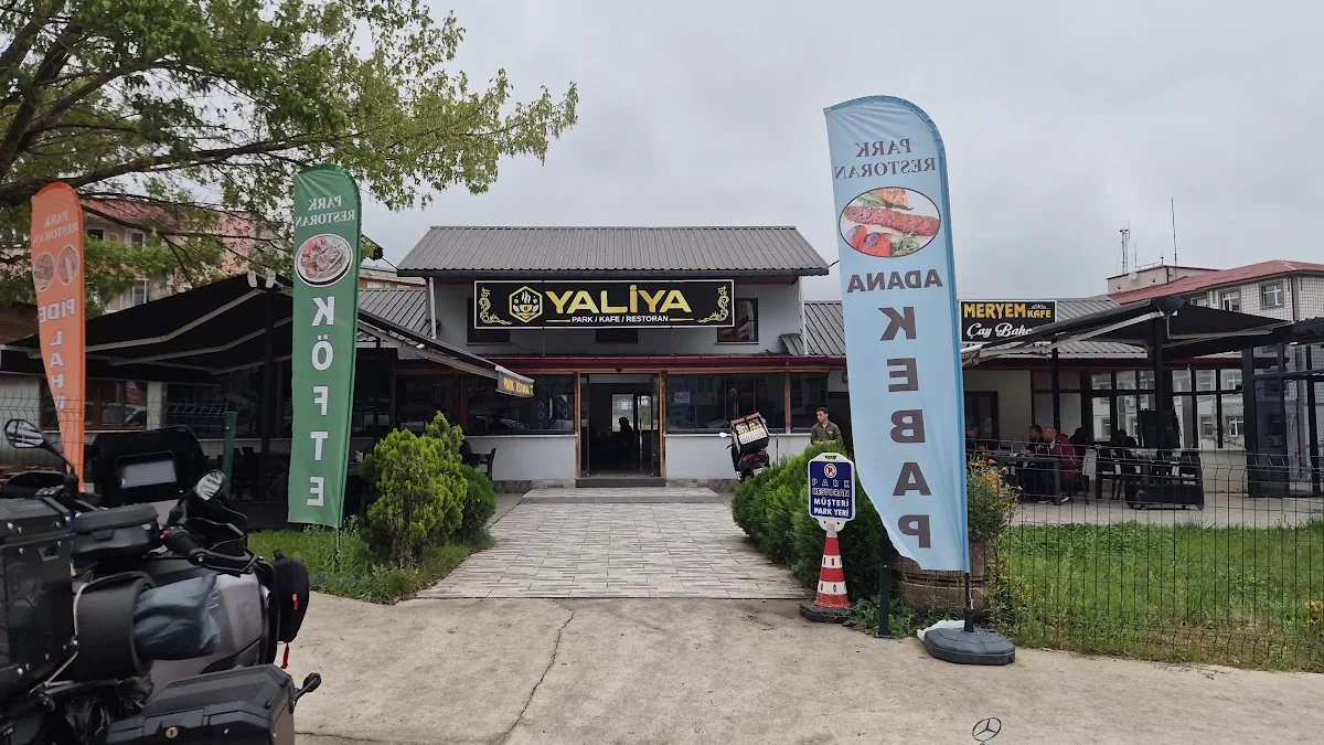 YALIYA PARK KAFE RESTORAN