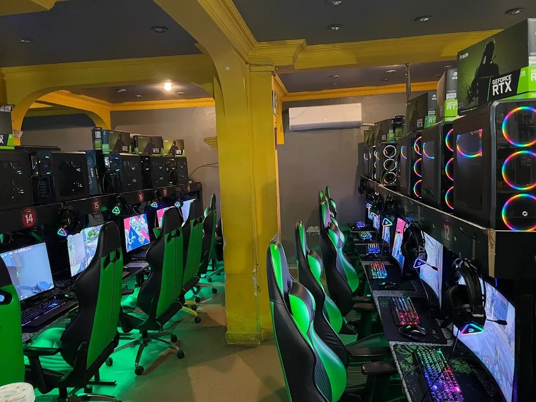 Özgür İnternet Cafe