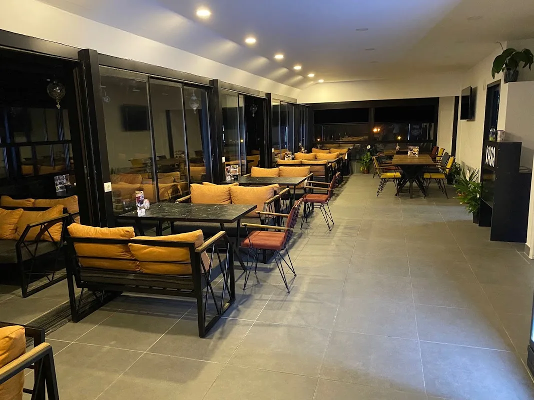 Loya Teras Cafe