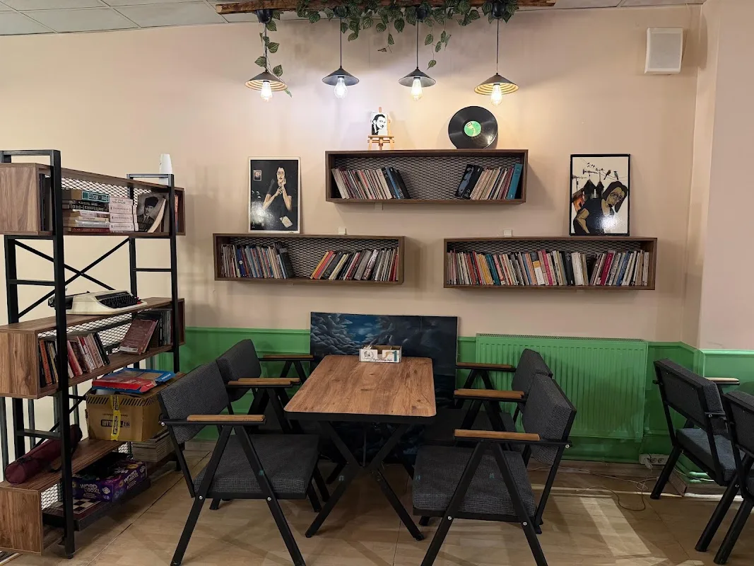 Leylim kitap cafe