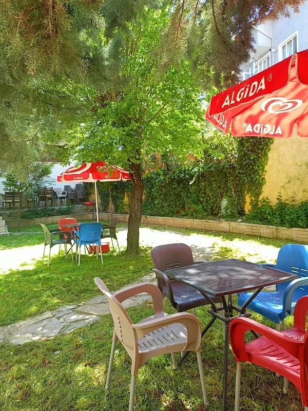 Lalezar Pasta & Cafe