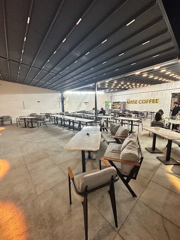 Wise Lounge Cafe
