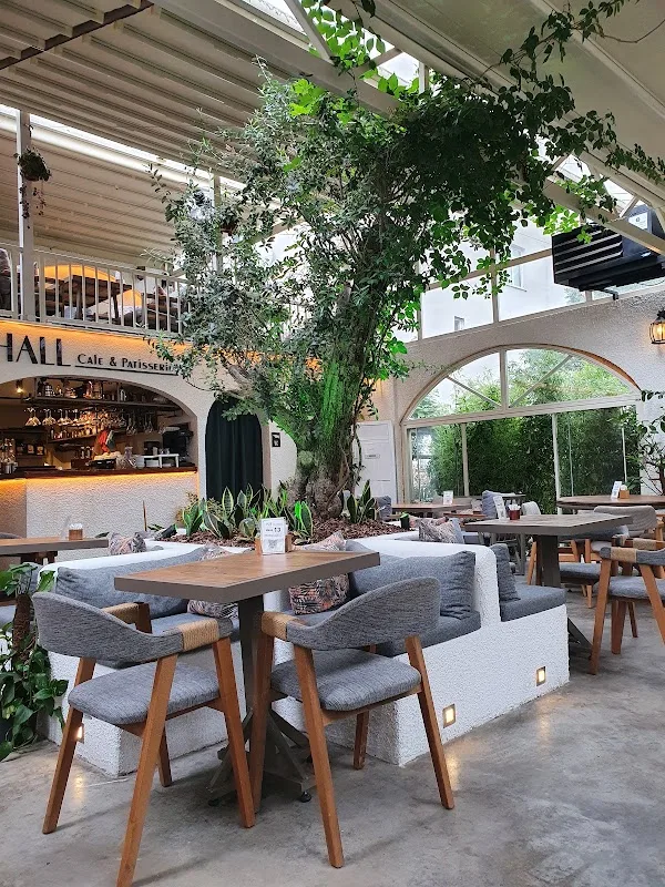 Hall Cafe & Patisserie