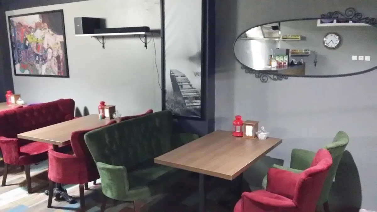 Mola Cafe 34