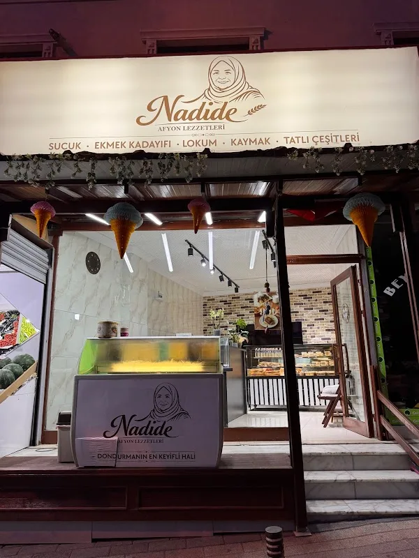 Nadide Afyon Lezzetleri-Vişneli Ekmek Kadayıfı