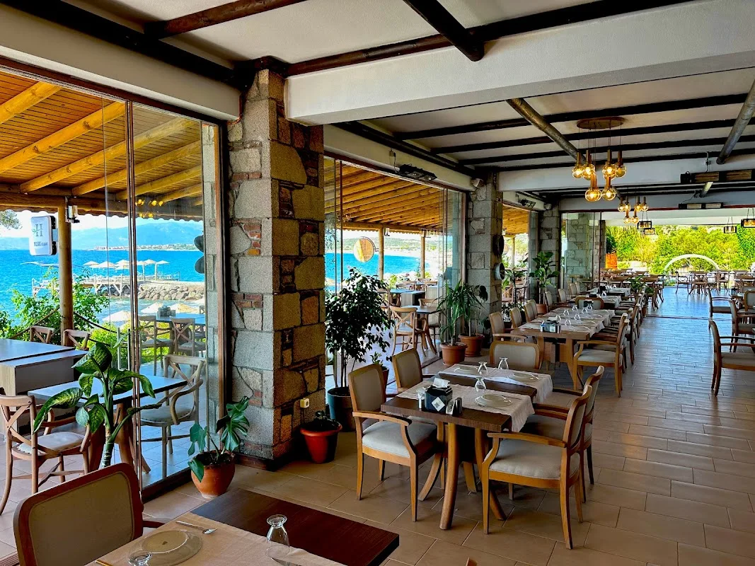 Assos Oveliskos Restaurant