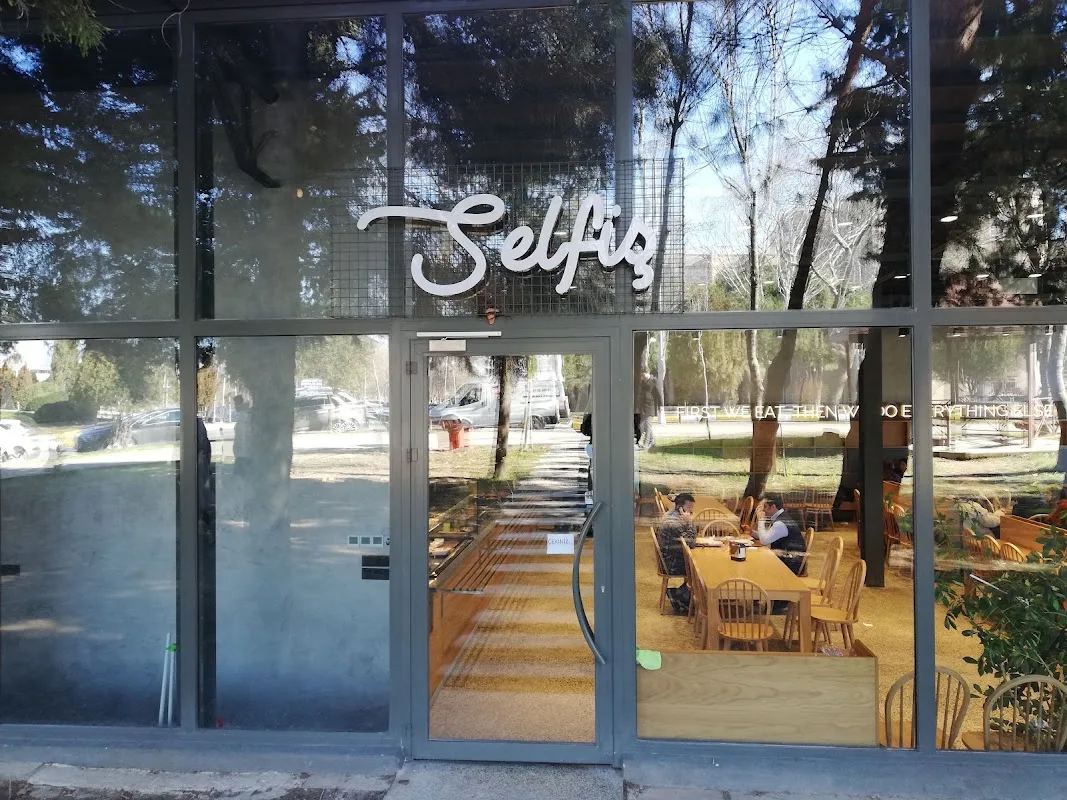 Selfiş