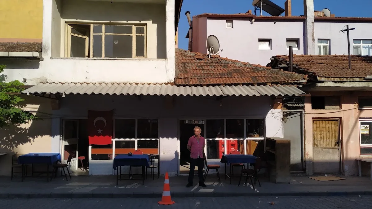 Necüğün Kahvehanesi