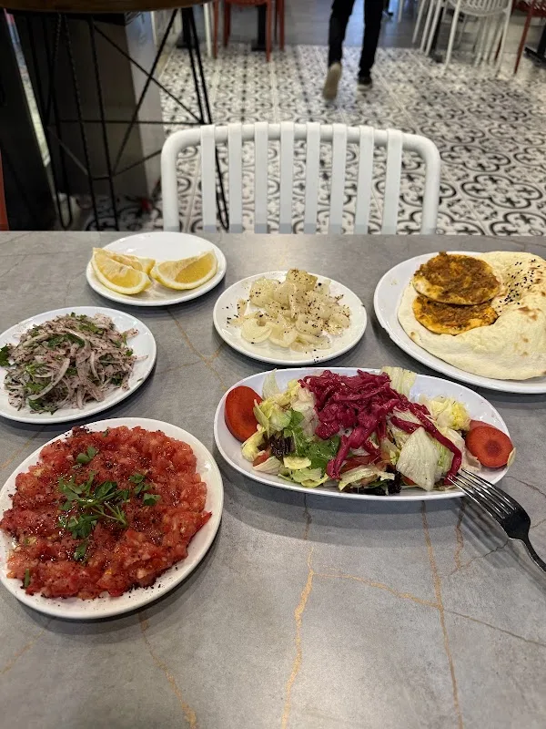 Zeki Usta Kebap E-5 Şubesi