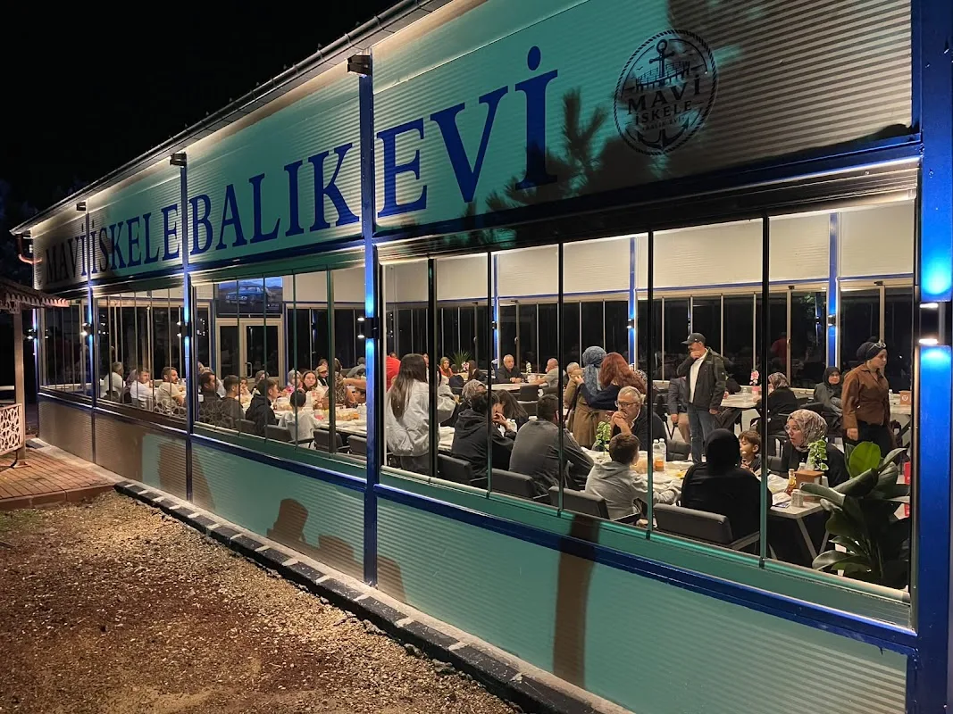 Mavi iskele balık evi