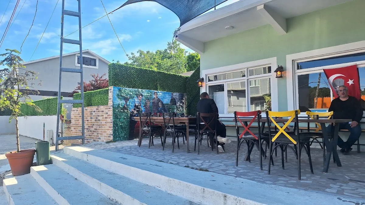 Ağaçlı kır kahvesi