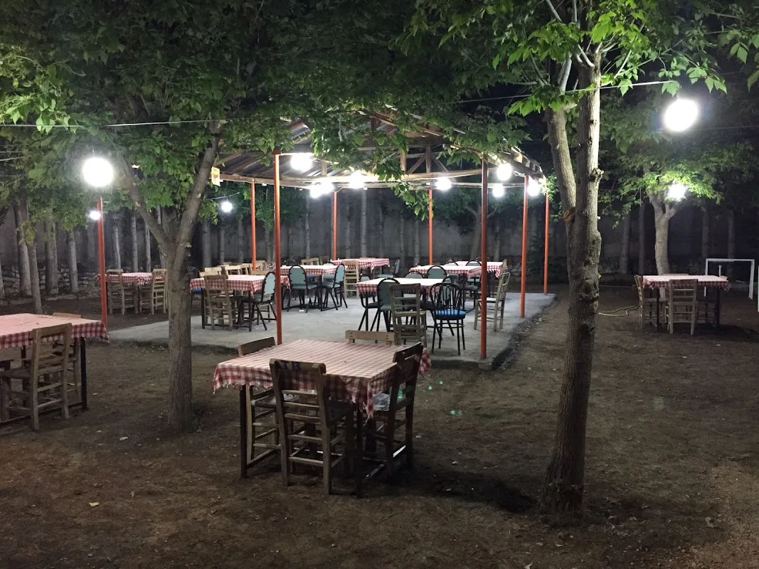 Topuklu Cafe & Aile Bahçesi
