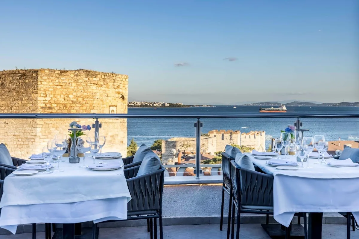 Vista Roof Lounge & Restaurant