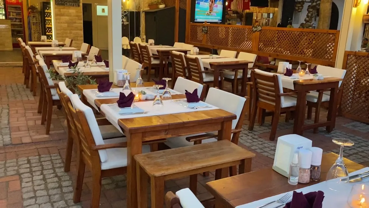 Caretta Restaurant & Bar