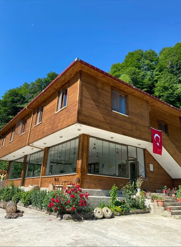 Ohtamış Şelalesi Bayrak Tesisleri