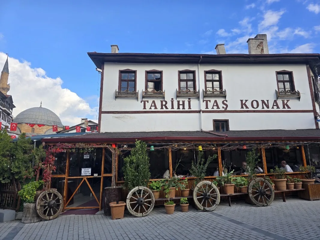 Tarihi Taş Mektep