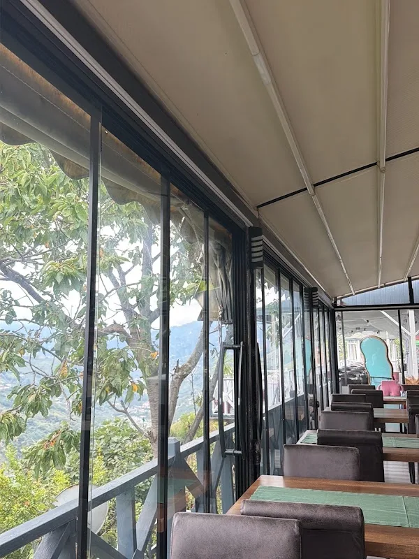Perla Garden Cafe Restaurant