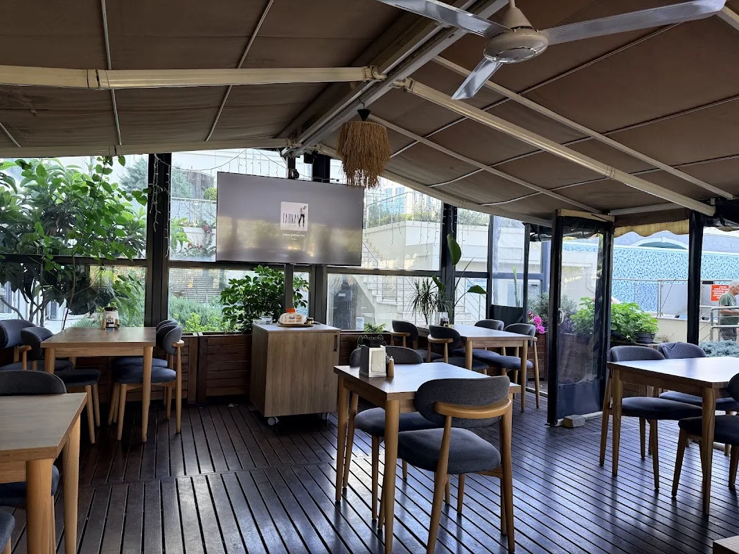DELUXIA CAFE - Ev Yemekleri Restorant Bistro